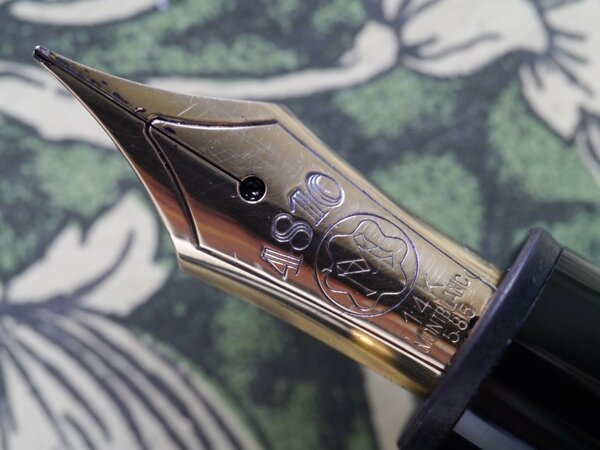 P12001773-3 Montblanc 146 nib.jpg