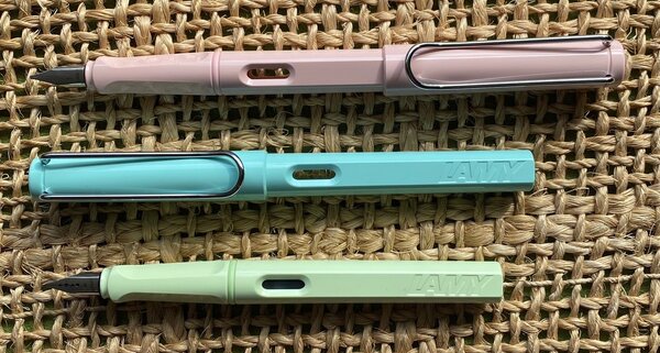 Lamy Safari Pastel - size comparison.jpg