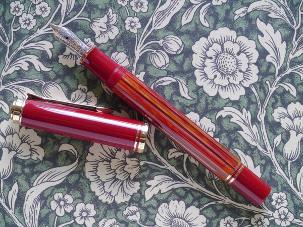 P1200391-3 Pelikan M600 red tortoise.jpg