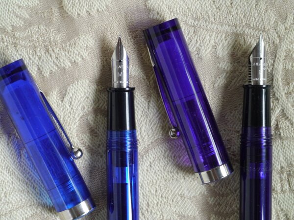 P1160556-3 Sheaffer no.nonsense blue and purple.jpg