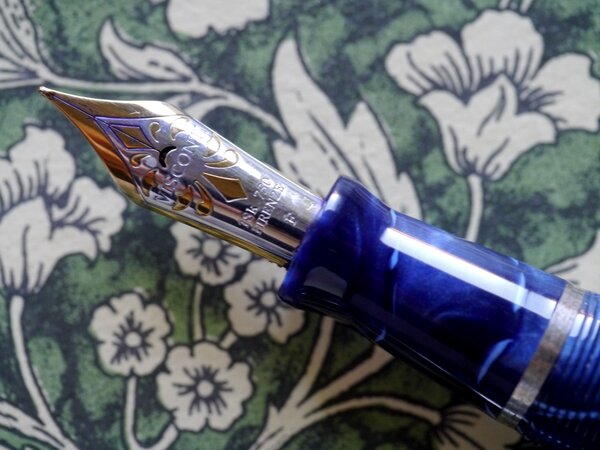 P1190414-3 Visconti Voyager Kaleido Blue 18k.jpg