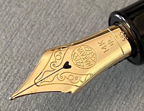 nakaya briarwood - nib detail 3.jpg