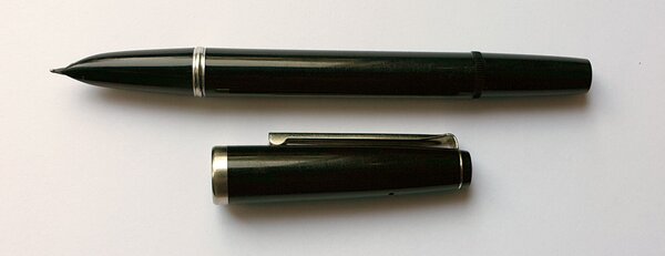 Soyuz AR-3 school pen