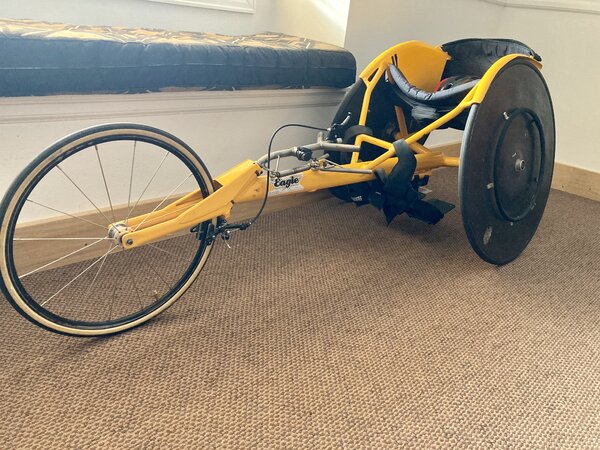 Racing wheelchair