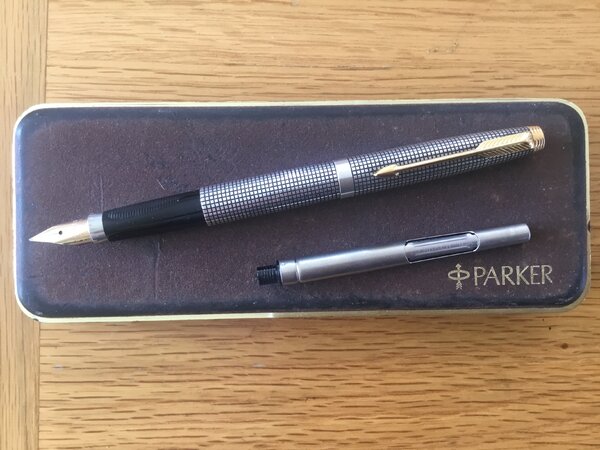 Parker 75 Ciselé Sterling Silver 14k ‘F’ nib.