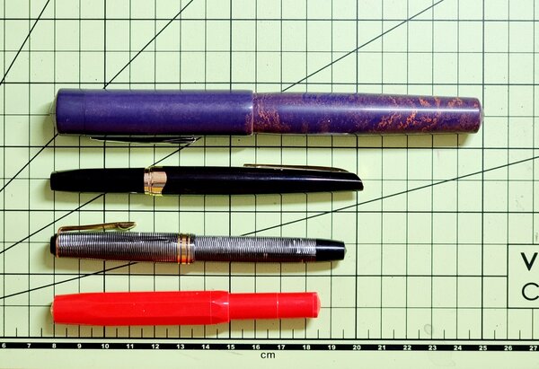 FP Akkerman 18K F nib 01c Size Comparison.jpg