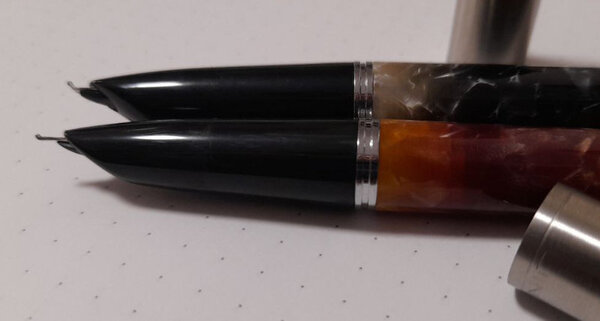 Jinhao 51a nibs Bobby (brown) vs Art (grey)