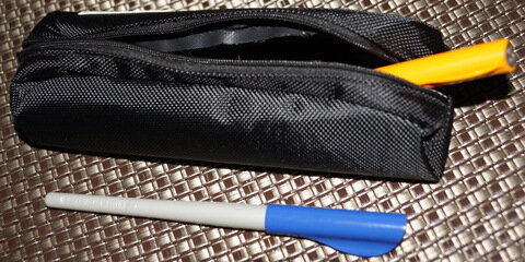 El cheapo pencil case from Daiso