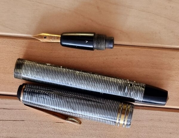 FP Akkerman 18K F nib 03 Unpack.jpg