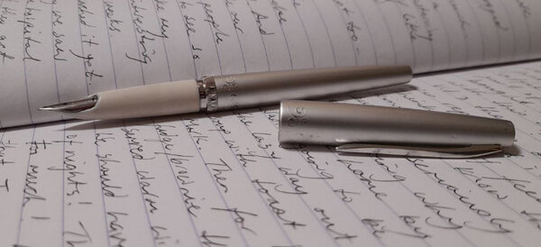 Pilot Elite white 18k