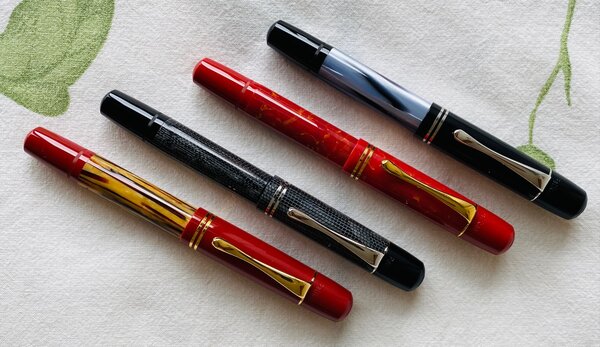 Pelikan M101N Grey Blue - family.jpg