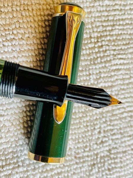 Pelikan 400 Green:Green stripe 5.jpg