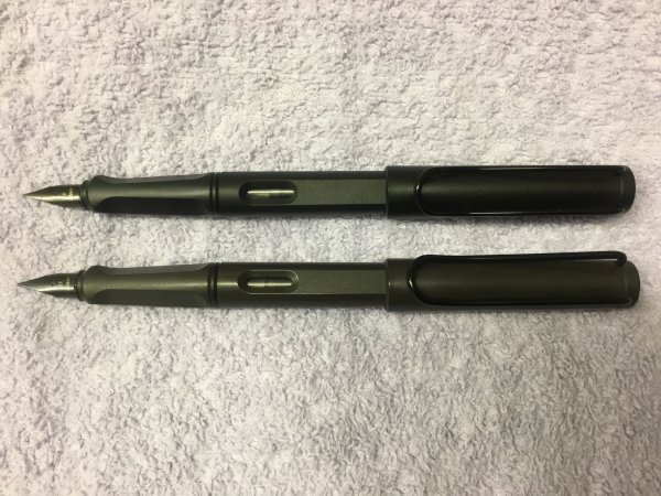 Lamy Safari ‘All Black’ and ‘Charcoal’/‘Umbra’.jpeg