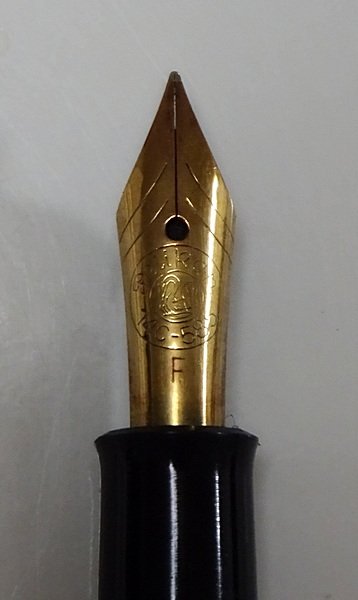 The nib of Pelikan 400NN with "F" engraving