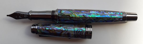 Monteverde Invincia Deluxe Abalone_02.jpg