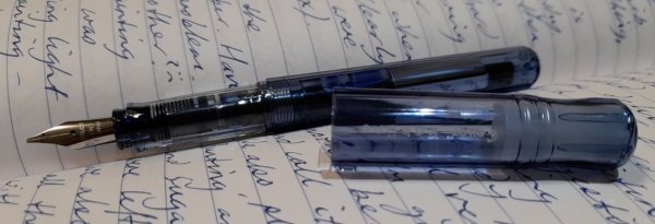 Pilot_Kakuno_italic_BlueBlack.jpg