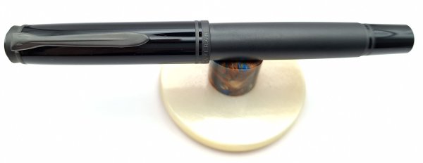 Pelikan M809 Black Matte_01.jpg