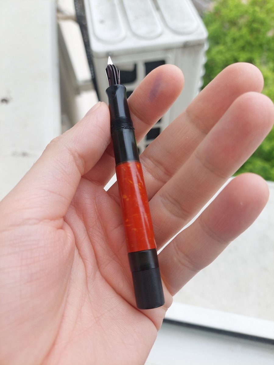 Pelikan red