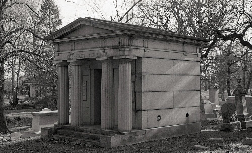 Eisenstadt_Tomb_121821.jpg