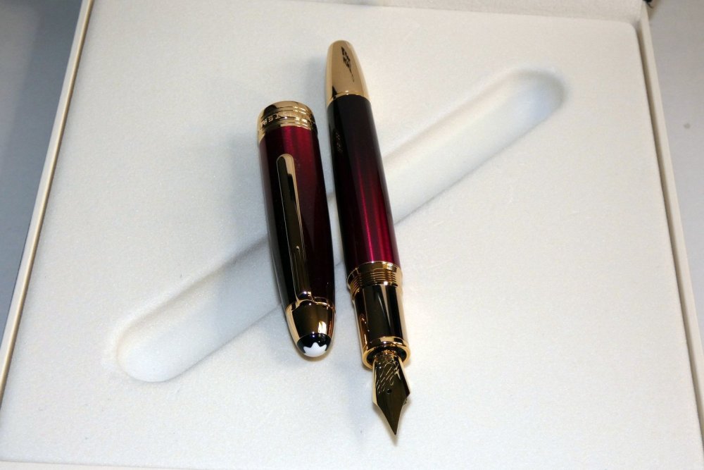 Montblanc Calligraphy 146 Burgundy2.JPG